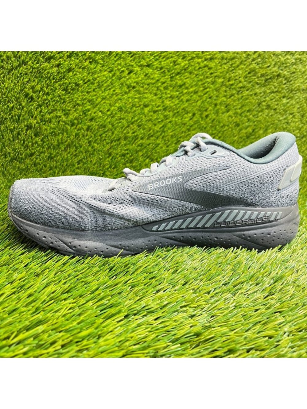 Brooks Beast GTS 24 Mens Size 10.5 Gray Black Athletic Running Shoes Sneakers